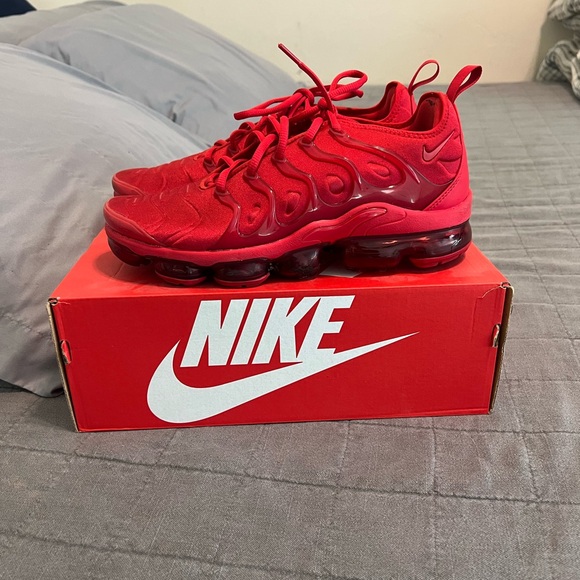 Nike VaporMax “Triple Red” Men’s 10 - Picture 4 of 5